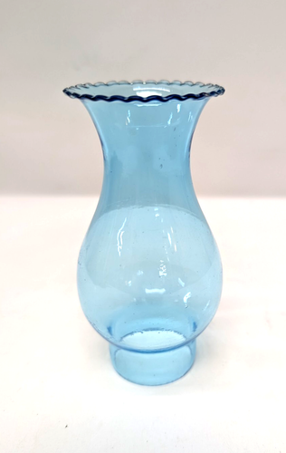 Vintage o antico?  Lampada da camino in vetro blu chiaro crimpato superiore 4 7/8 x 1 1/2" - Foto 1 di 6