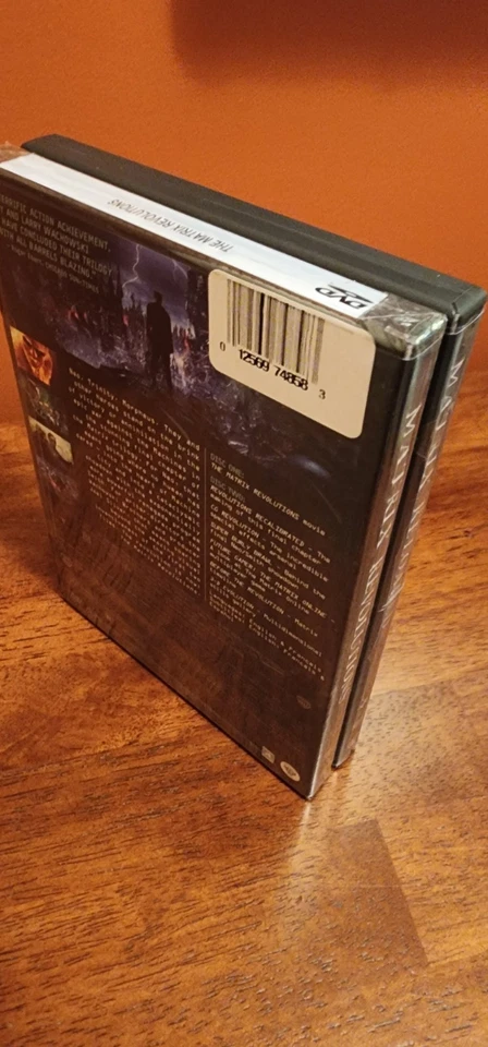 The Matrix Revolutions DVD New and Sealed, Reloaded DVD used. Foto 4 de 4