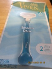 Venus Smooth Doux Womens Razor + 2 -3 Blade R...