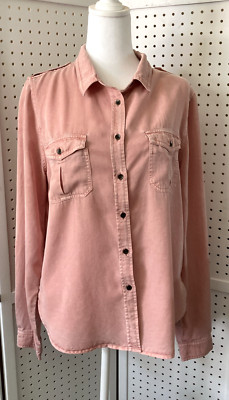 Universal Thread Women s Medium Shirt Top Distressed Light Red Hiking Walking
