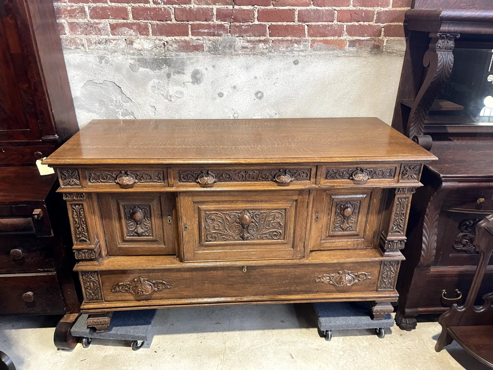 Antique Renaissance Revival Carved and Quartersawn Oak Sideboard / Buffet - Image 3 of 4