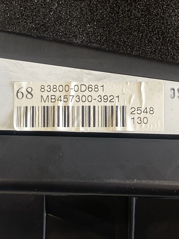 Toyota Yaris T3 2009 velocímetro cuadro de instrumentos 83800-0D681 Foto 4 de 4