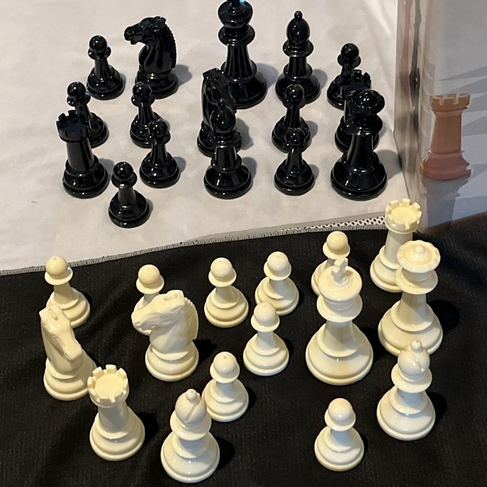 Juego de ajedrez de plástico Halsam 32 piezas de colección para hombre No. 421 Playskool Manufacturing Co. Foto 4 de 4