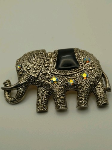 Lucky Vintage Elephant Brooch, 1" Inch Size - Picture 1 of 3