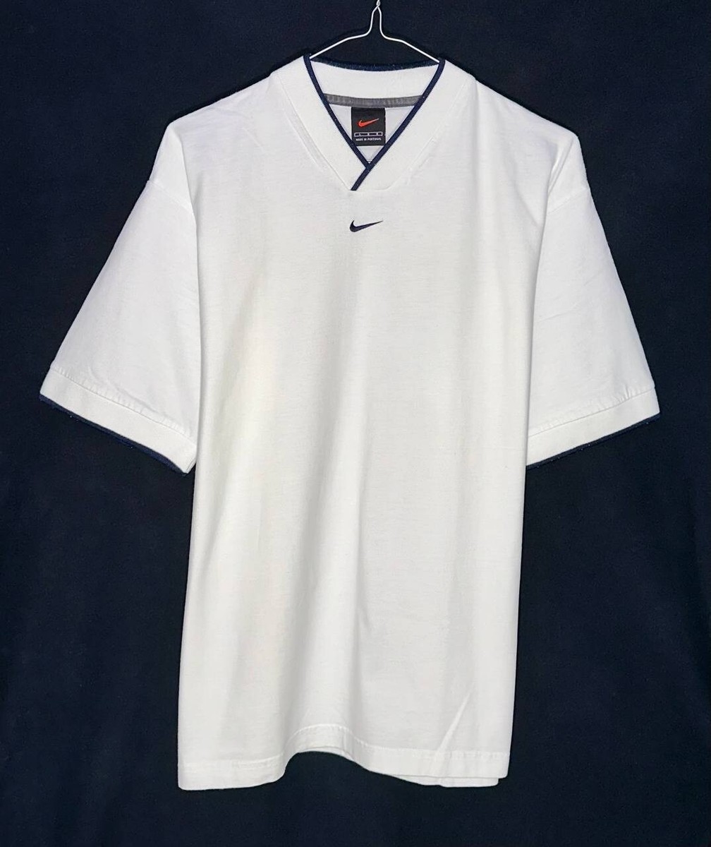 Nike vintage center logo embroidered t-shirt tee shirt hip hop rap