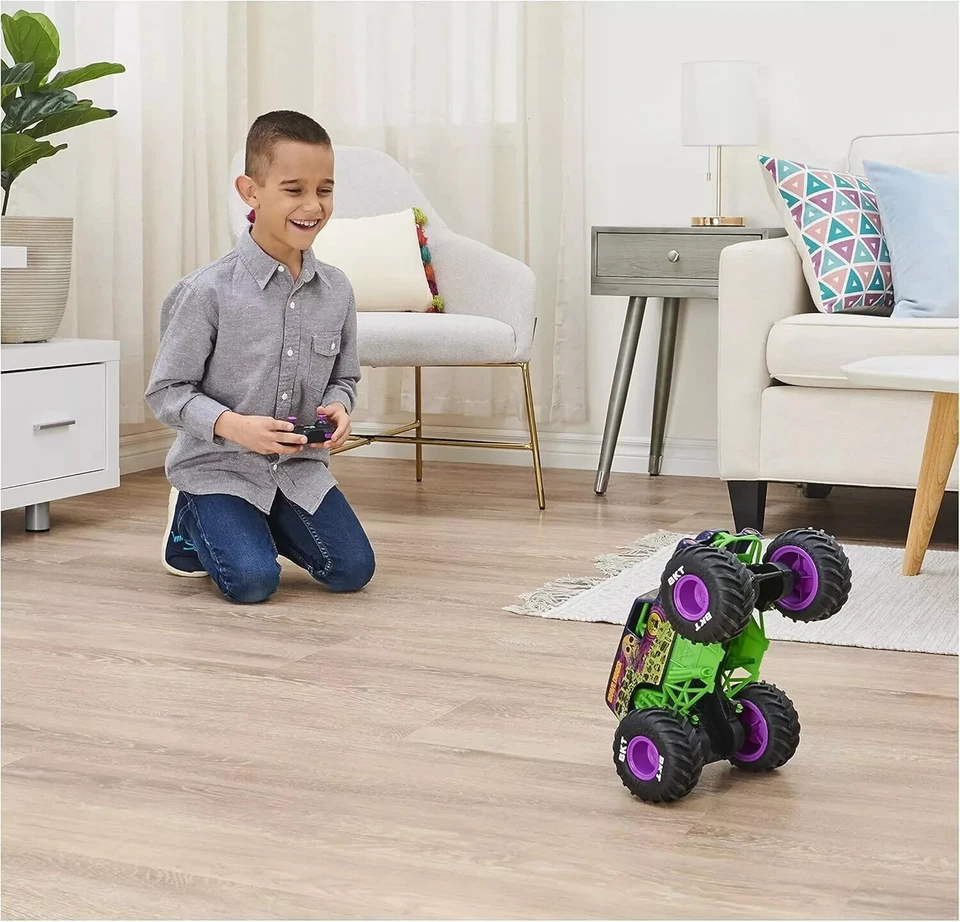 Monster Jam Grave Digger Freestyle Force Control Remoto Escala 1:15 Monster Truck Foto 3 de 4