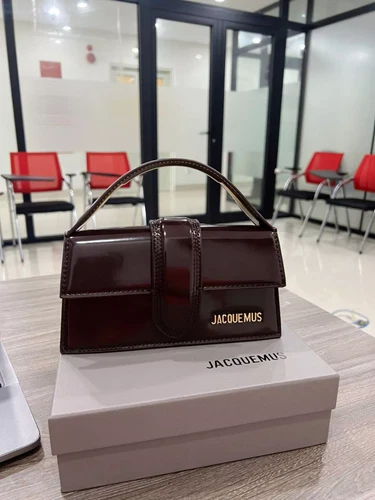 New Arrival !! Jacquemus large Bambino Hand Bag 20cm glossy brown only 1 left