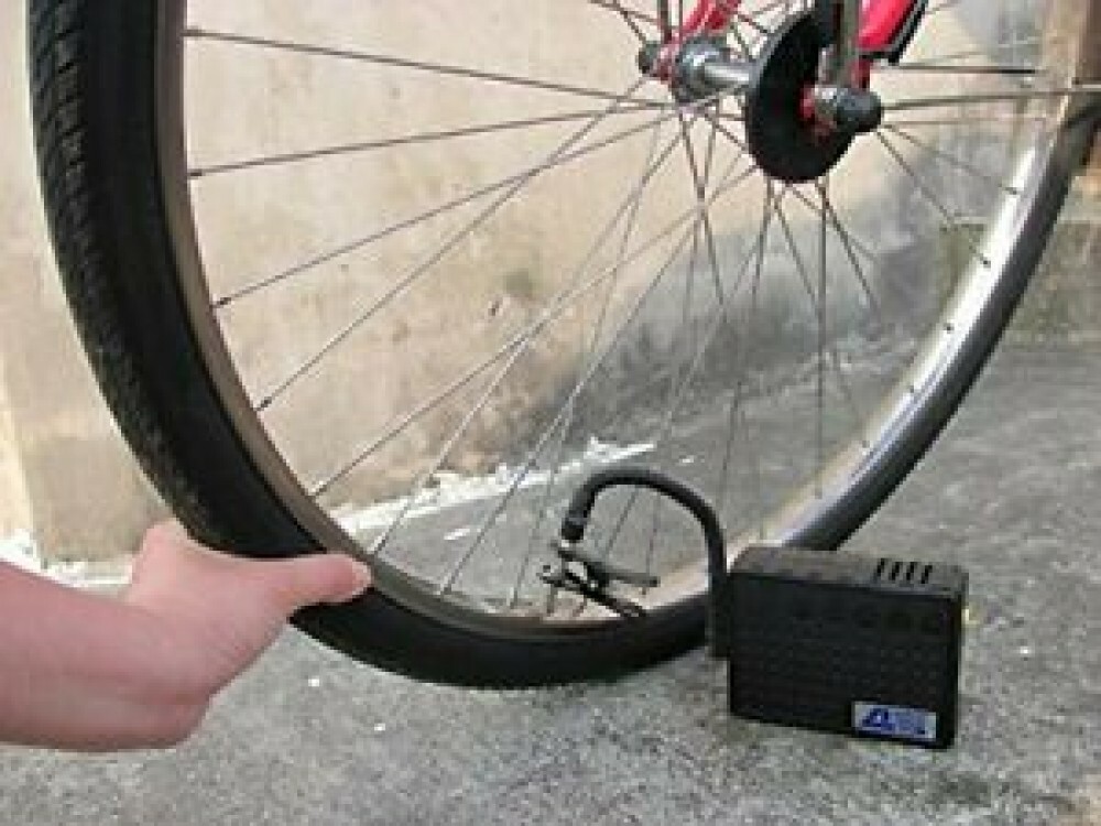 battery powered bicycle pump
