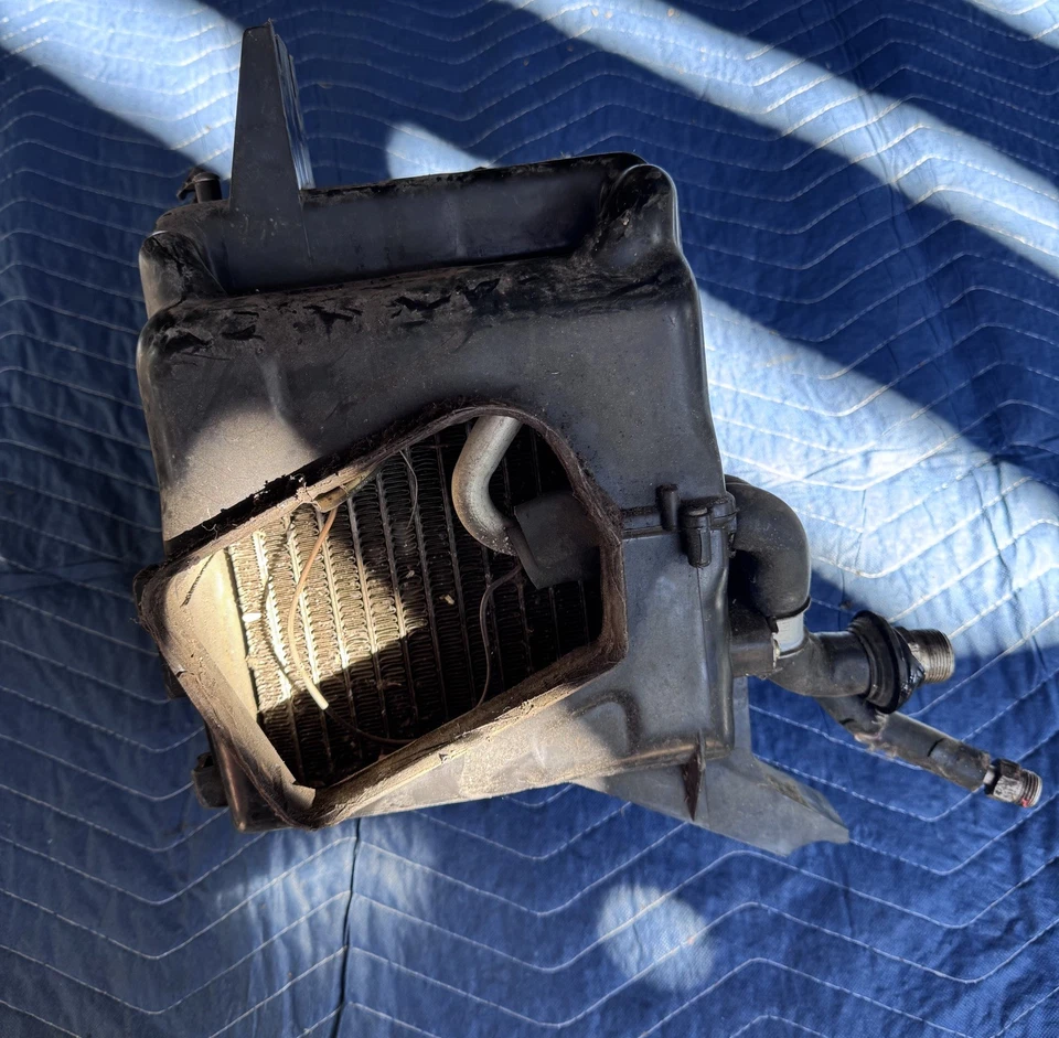 96-98 Geo Tracker OEM conjunto evaporador CA Foto 2 de 3