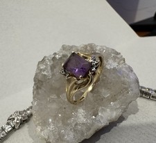 10k Yellow Gold Amethyst with 2 Small Diamonds Ring Size 7.5