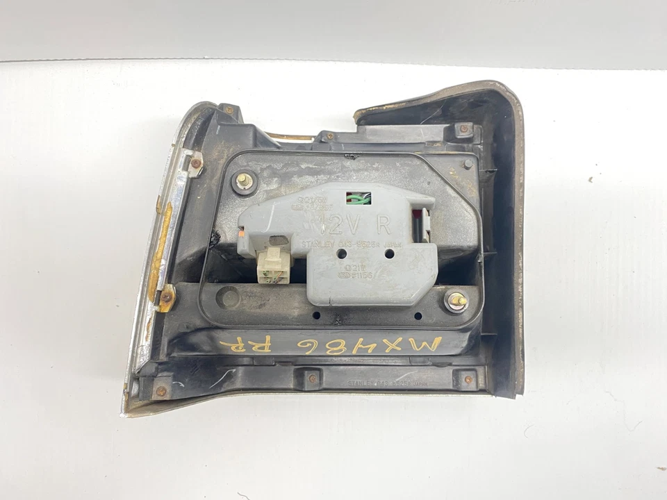 MITSUBISHI GALANT 1988-1990 LUZ TRASERA LATERAL MENSAJERO DERECHA OEM, 166-58356R Foto 4 de 4