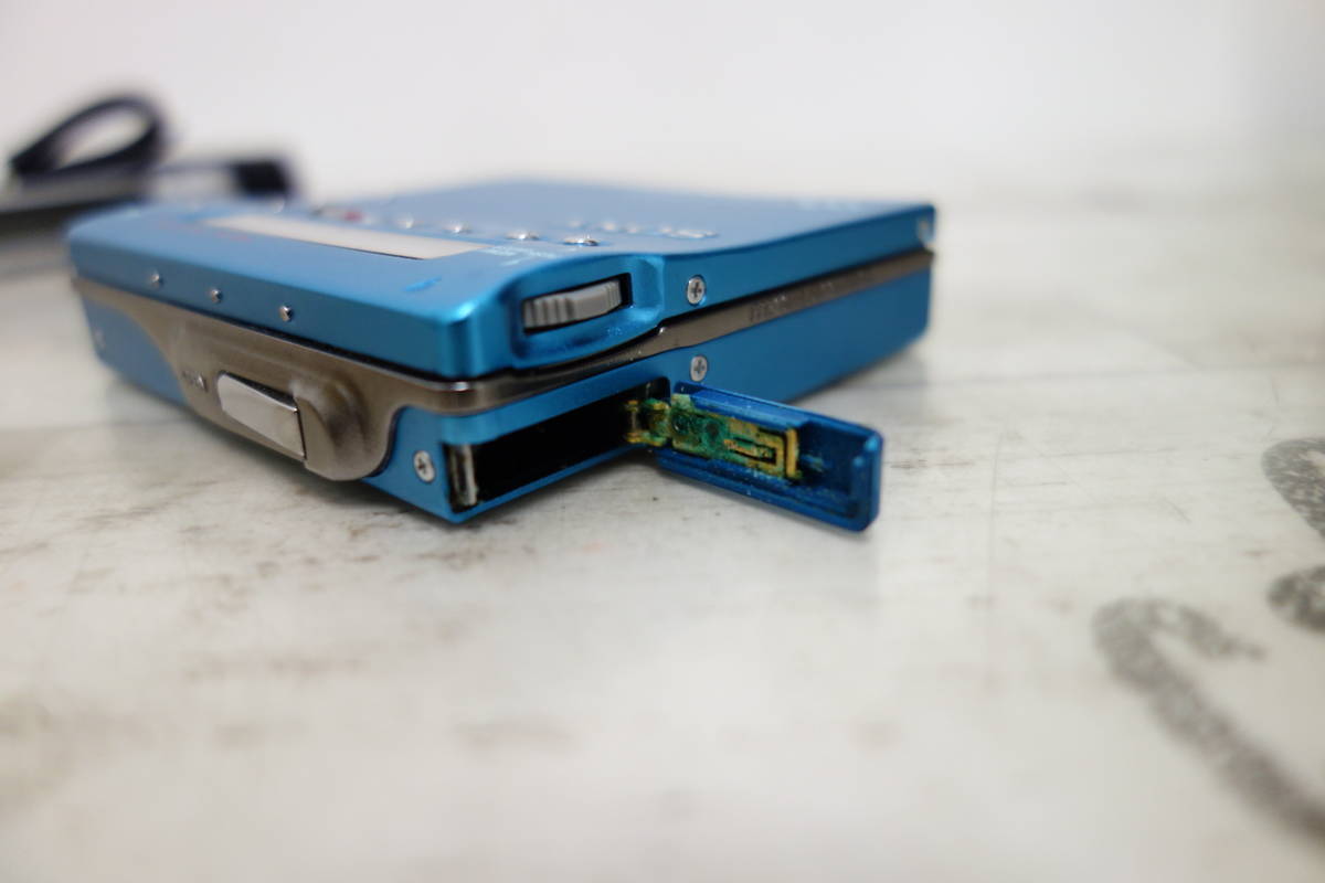 Sony MD Walkman - Portable MiniDisc Player - Blue (MZ-R900/L