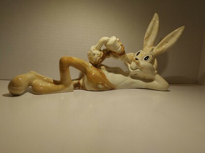 1990 DUNCAN Unique Ceramic BUGS BUNNY Unusually Finished Figure / Statue!