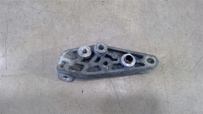 Soporte de montaje de compresor de aire acondicionado Lincoln MKC 2015-2019 CV6Z19D624C Foto 2 de 4