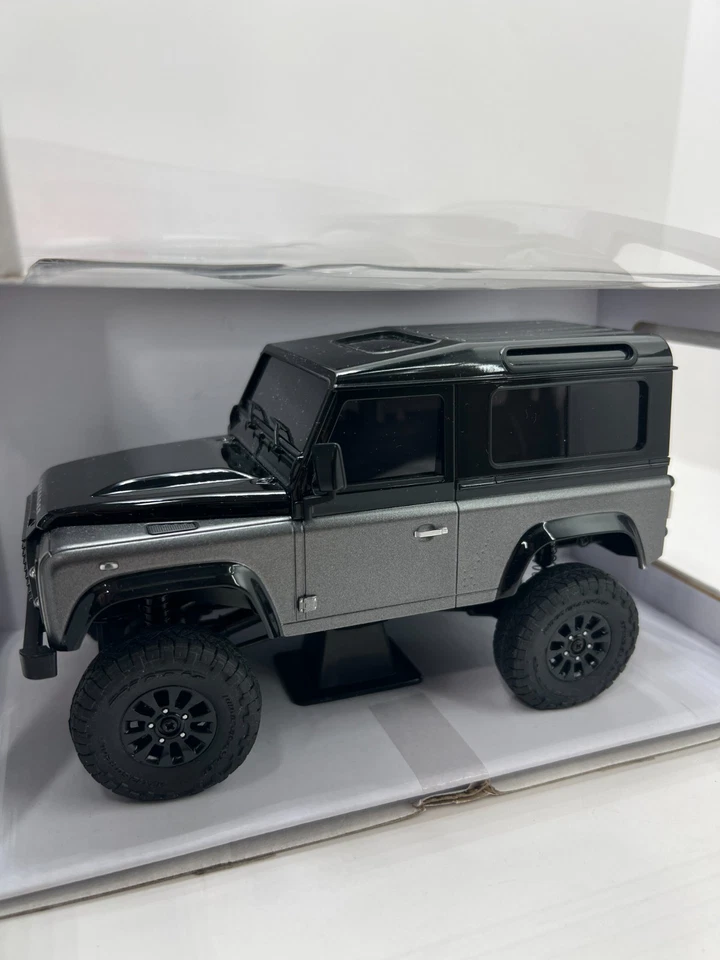 Kyosho MINI-Z 4x4 Land Rover Defender 90 Autobiography RC Car Ultimate Gift - Image 3 of 4