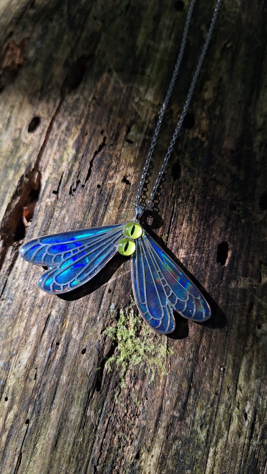 Pendentif papillon lumineux bijoux Art Nouveau fait main en résine phosphorescente