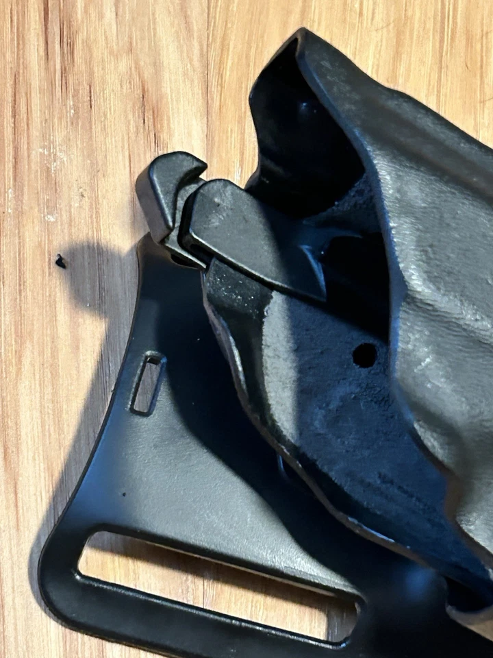 Safariland Holster ALS 6390 RH Glock 19/23 Mid-Ride Duty Level 2 W/ ALS Lock - Image 3 of 4