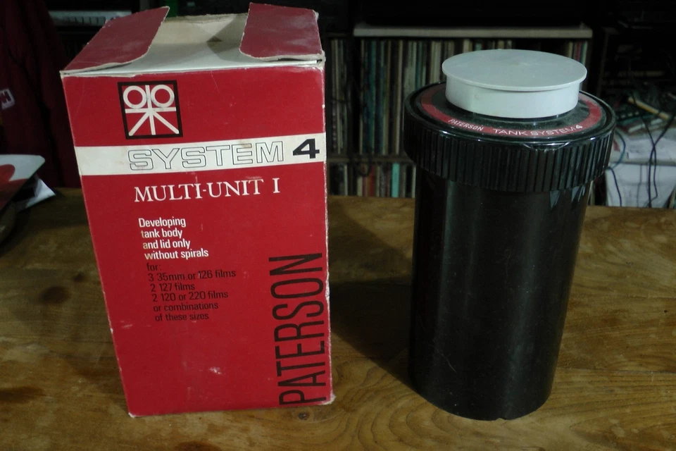 Cuve à développement de films PATERSON. Jusqu'à 3 films 35 mm ou 2 bobines 120. - Photo 1/1