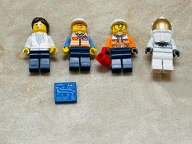 LEGO CITY Spaceport 60080 Missing 1 Fig & 1 Sticker Comes w/ Instructions