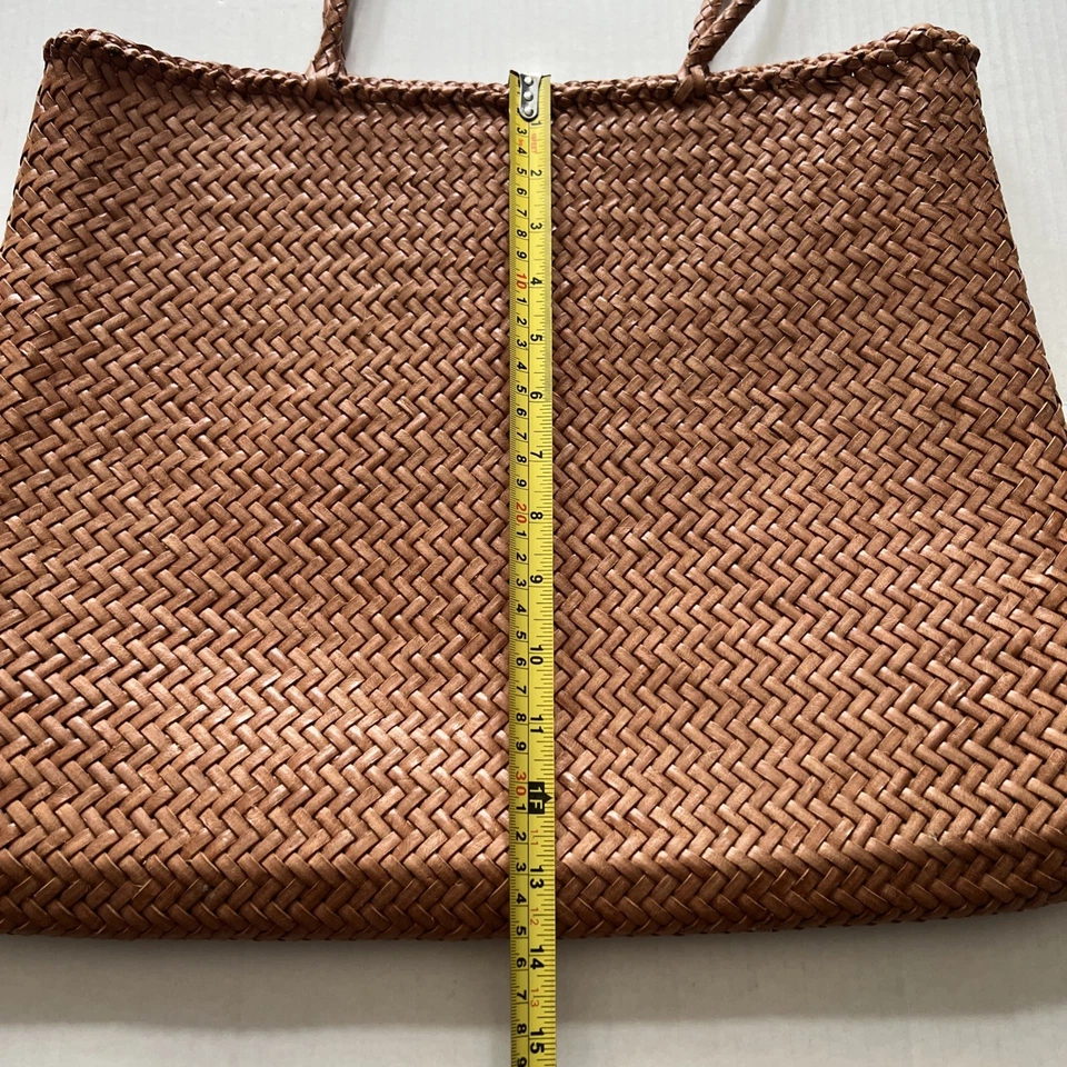 Bolso ST CHRISTOPHER SAINT DRAGON Cuero Malla Tono Tostado 18x13 Muy Bueno Foto 2 de 4