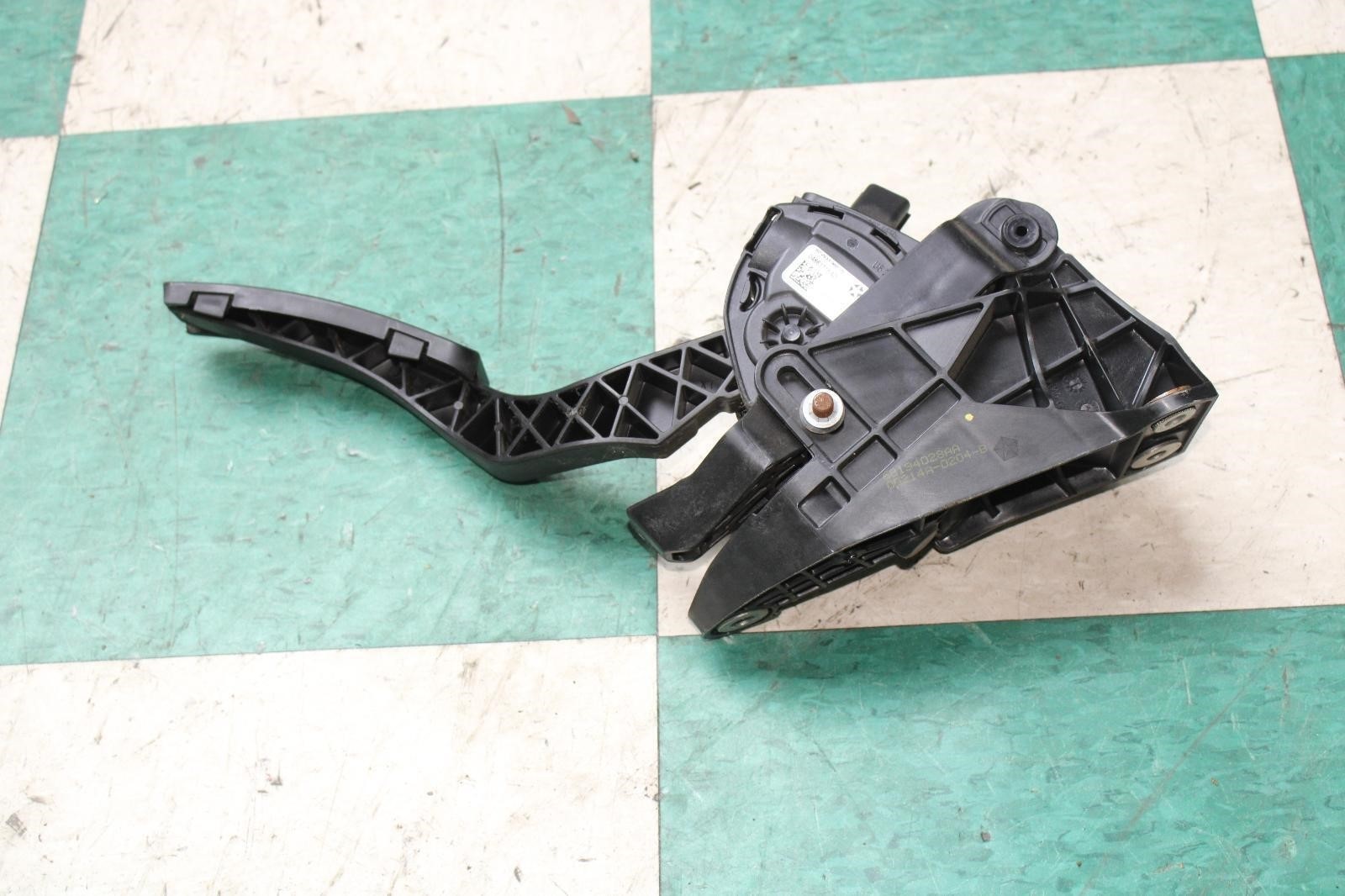 14-17 Ghibli 3.0L Electronic Gas Accelerator Throttle Pedal Assembly Factory OEM