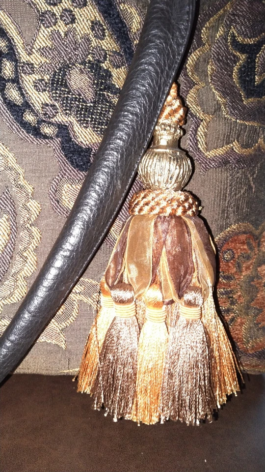 Bolso de alfombra vintage grande para pasar la noche fin de semana con cremallera superior estampado de cachemira con borla Foto 2 de 4