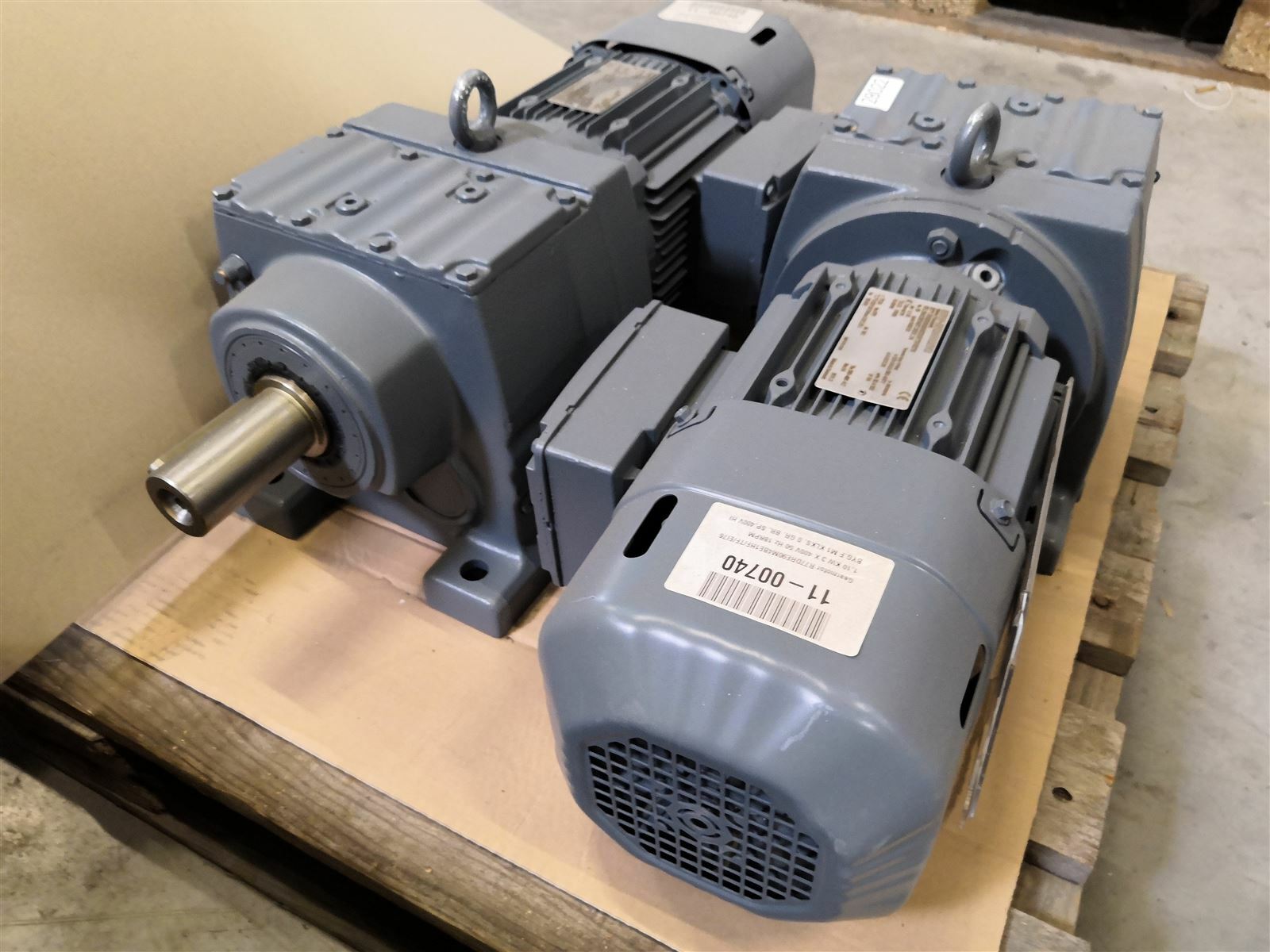 SEW 1,1 KW 18 min Getriebemotor R77 DRE90M4BE2HF/TF/EI76 Gearbox | eBay