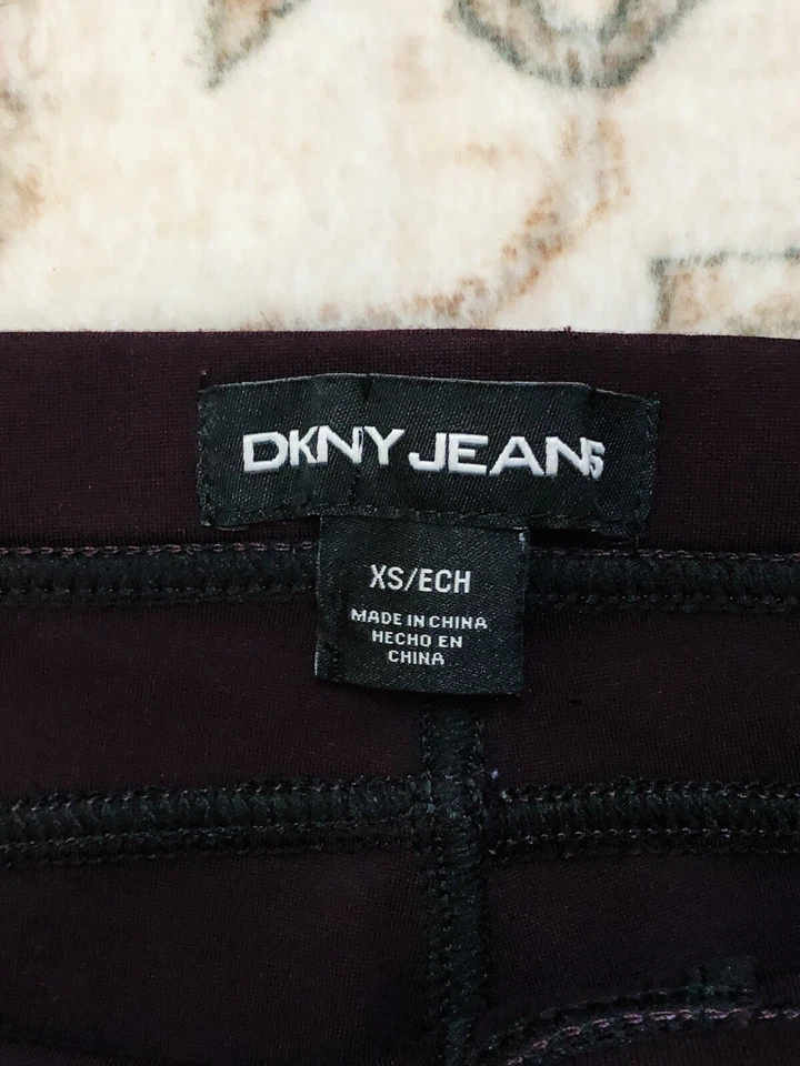 Pantalón de mezclilla DKNY Merlot Ponte tiro medio para mujer XS Foto 3 de 4