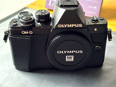Olympus OM-D E-M10 II schwarz , sehr guter Zustand, nur 5532 Auslösungen