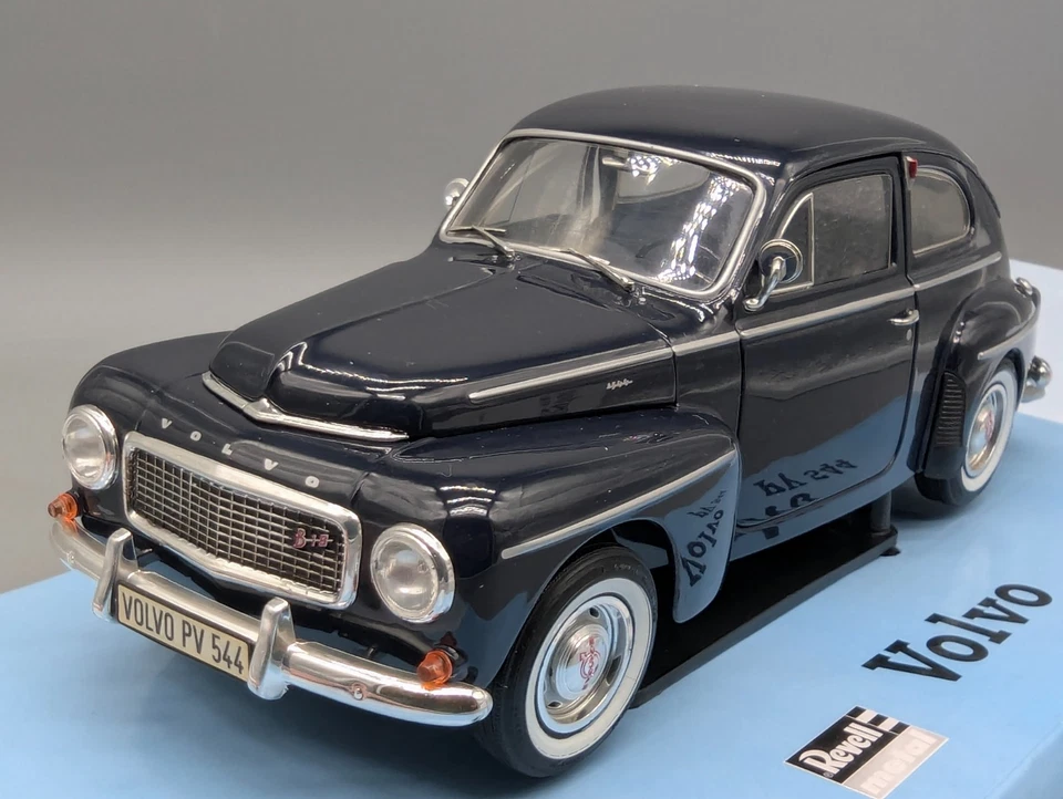 Modellautos 1:18 Revell Volvo PV 544 mit OVP - Bild 3 von 4