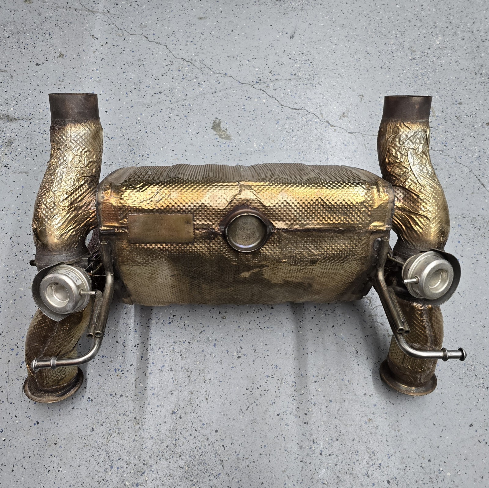 Lamborghini Aventador SVJ OEM Exhaust 470251051R Muffler 