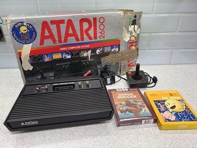 Atari 2600 Vader Konsole Bundle AV modifiziert - Originalverpackt mit Joystick + Spiele