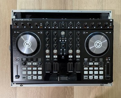 Native Instruments Traktor Kontrol S4 Mk2 + Traktor Flight Case