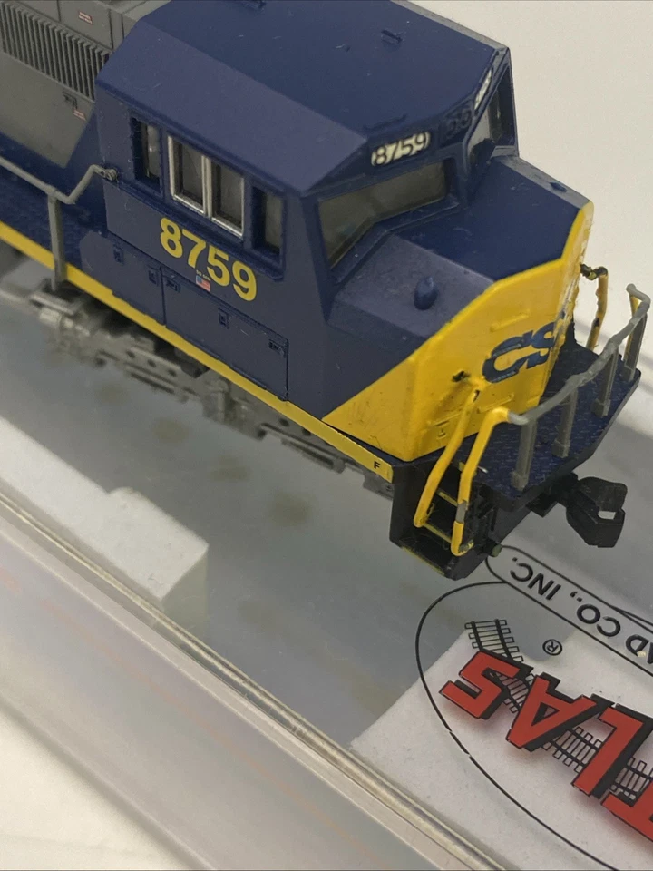 Atlas N Scale SD-60 Diesel Locomotive CSX #8759 DCC - Image 4 of 4