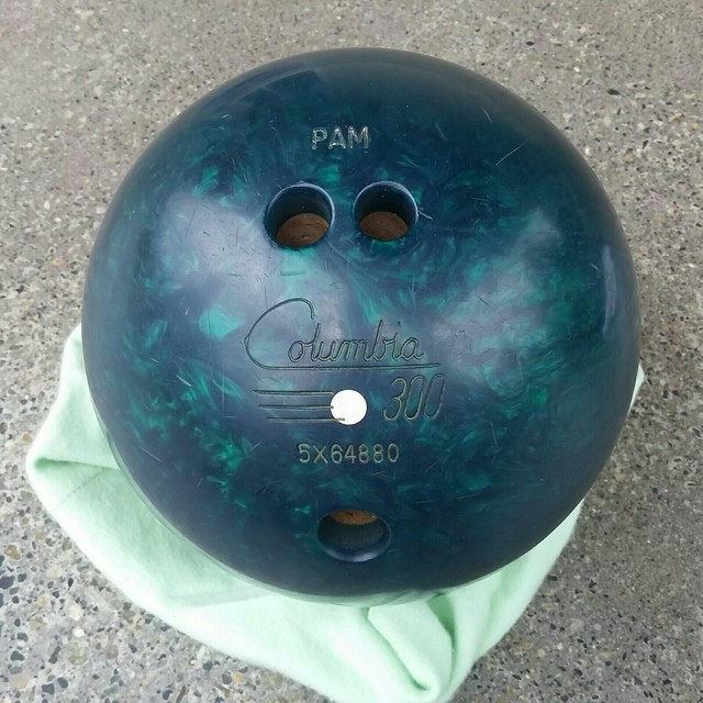 Vintage Columbia 300 Bowling Ball 11 LB 5 OZ Green Swirl White Dot
