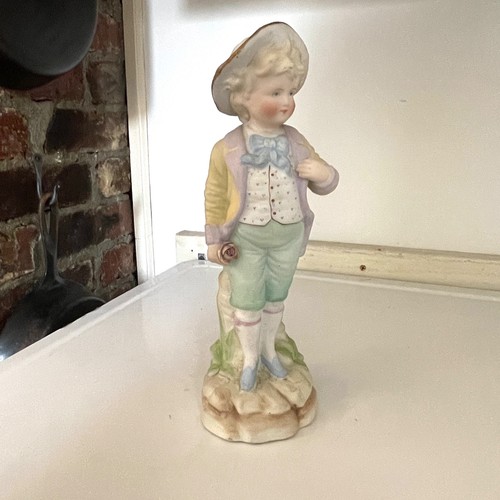 Estatua de porcelana bisque de 10,5" niño rubio joven con flor chaleco medias sombrero - Imagen 5 de 9