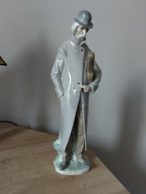 Lladro ''Alter Mann'' mit Geigenkoffer in Gres