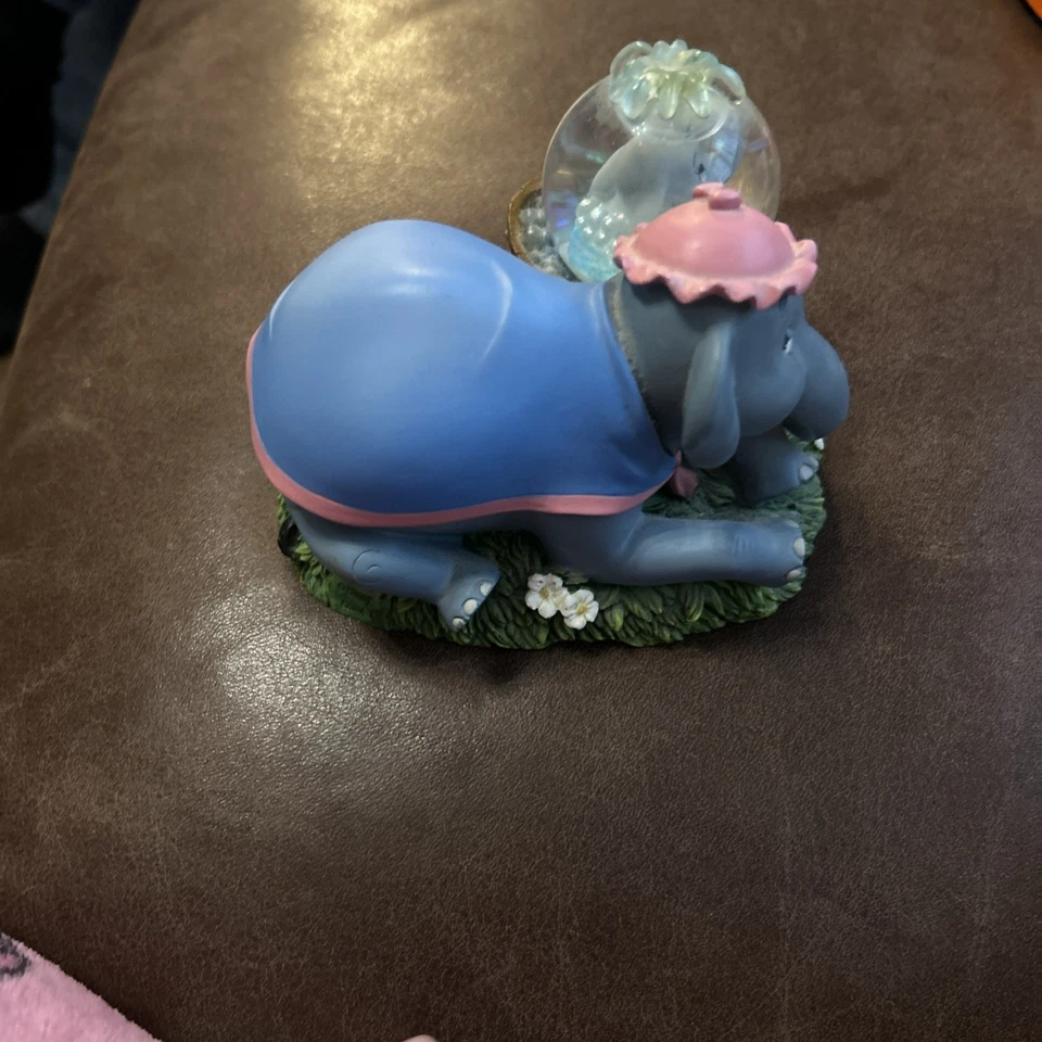 Rare Disney Store Jumbo and Dumbo Mini Snow Globe, Mother & Child in Wash Tub - Image 2 of 4