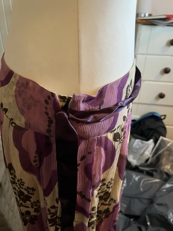 John Lewis Women's Floral Silk Chiffon Fluted Skirt Lined Size 16 - Image 4 of 4
