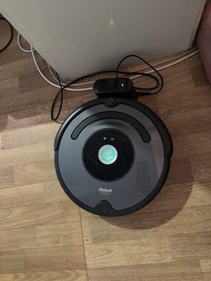 iRobot Roomba 676 Robotersauger Saugroboter Staubsauger schwarz 