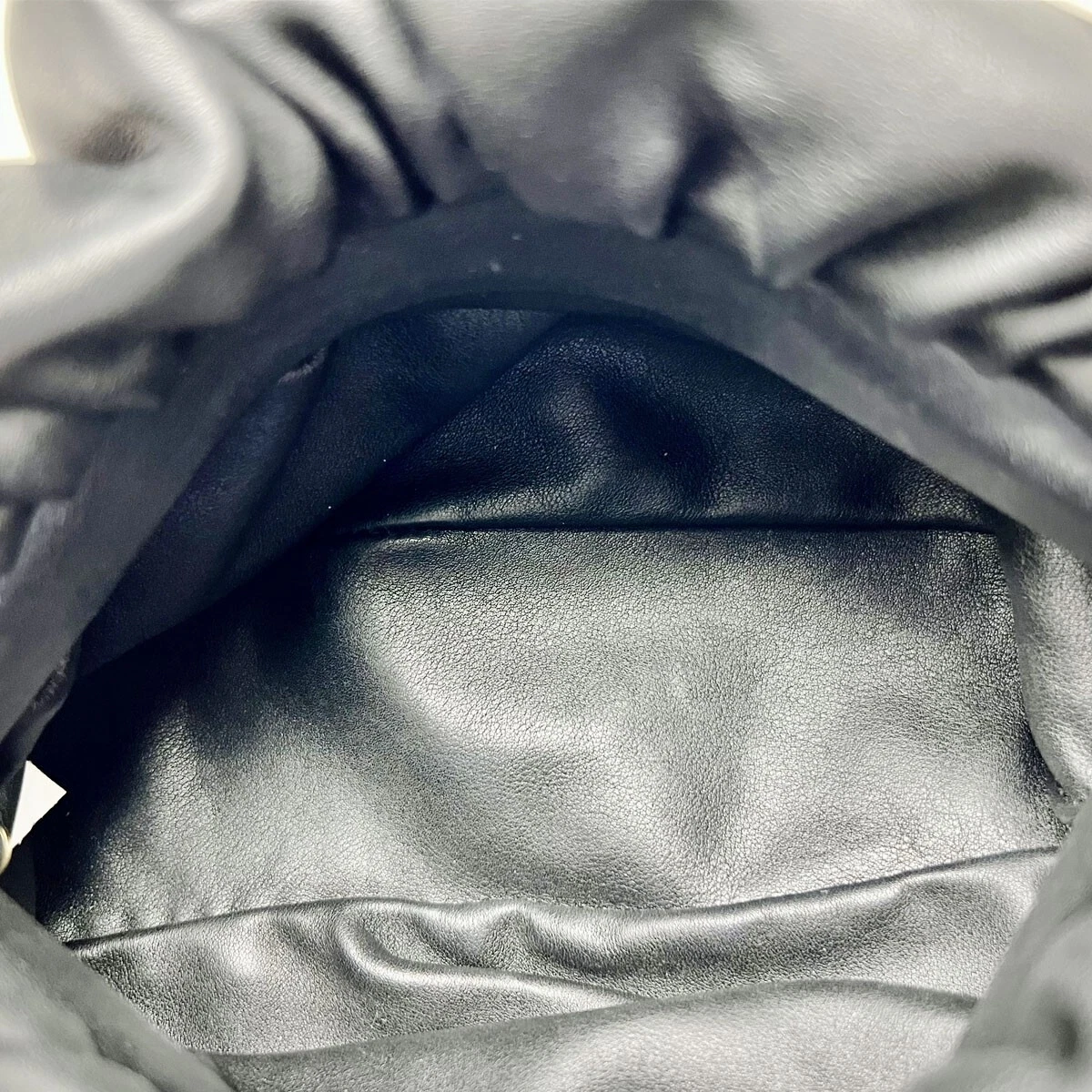 Borsa a catena Bottega Veneta in pelle nera con sacchetto antipolvere