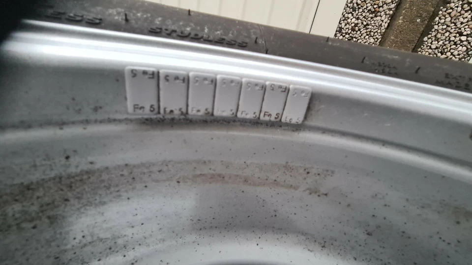 Audi Q5 Winterräder Rial Alu silber  235/65 R17 108V Hankook zwei Jahre alt  - Bild 4 von 4