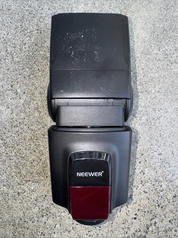 Neewer TT560 Electronic Flash Speedlite For DSLR Cameras With 2 Accessories - Image 3 of 4