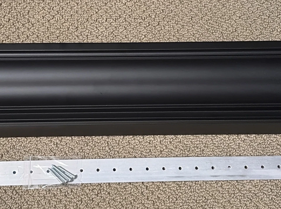 Estante de pared negro Pottery Barn corona flotante estilo moldura con hardware excelente Foto 4 de 4