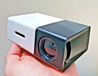 LED Mini Projector Vamvo YG300 High Resolution HDMI USB Definition 1080P Neu