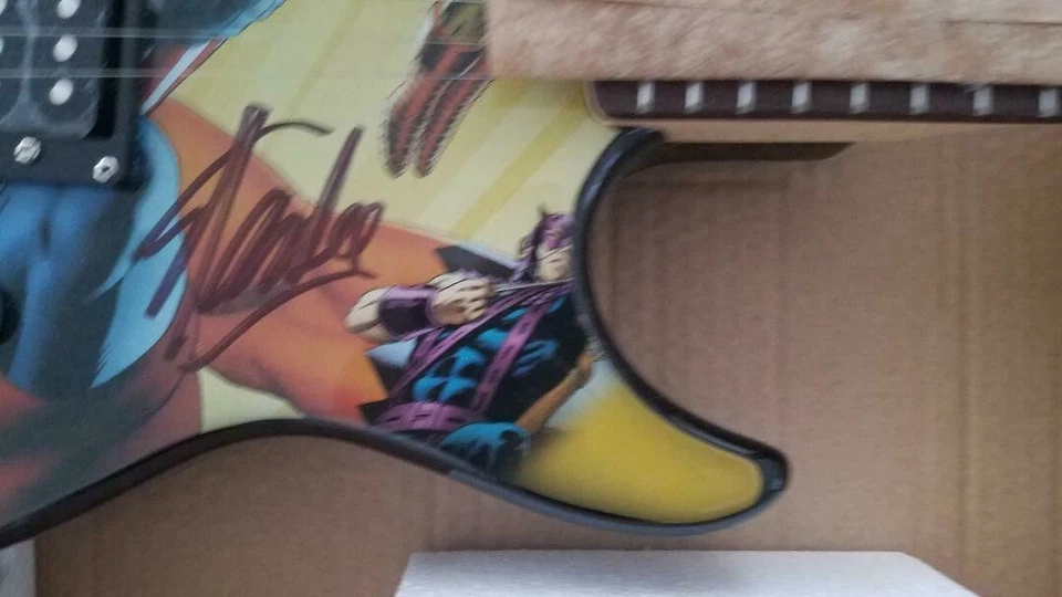 GUITARRA STAN LEE FIRMADA AVENGERS MARVEL PEAVEY ROCKMASTER CERTIFICADO DE AUTENTICIDAD NUEVA HAWKEYE HULK Foto 2 de 4