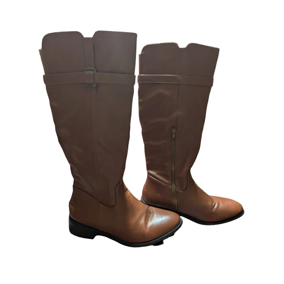 Botas de montar Rampage de cuero marrón hasta la rodilla con cremallera lateral y tacón bajo talla 8 Foto 2 de 4