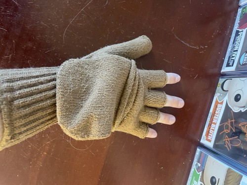 Carhartt Fingerless Gloves - Medium - One Is Missing Carhartt Patch - Picture 4 of 4