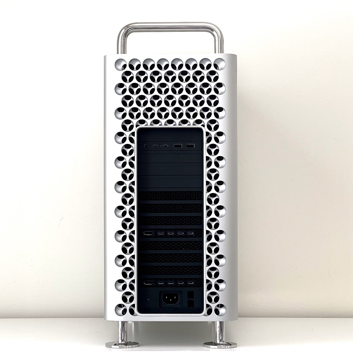 2019 Apple Mac Pro・ 28-core ・ 768GB RAM ・ 8TB SSD ・ Dual