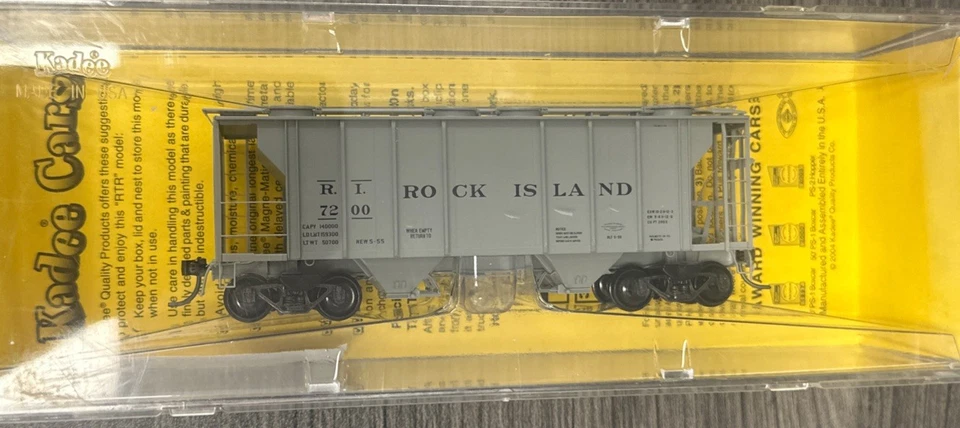 Kadee Cars HO RTR #8612 40’ PS-2 2 Bay 2003 cf Cov Hopper Rock Island #7200 NIB - Image 2 of 3